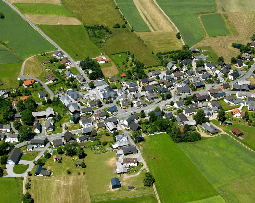 Luftaufnahme Steinbach - Dorfkern am Feldrand in Steinbach im Bundesland Bayern, Deutschland