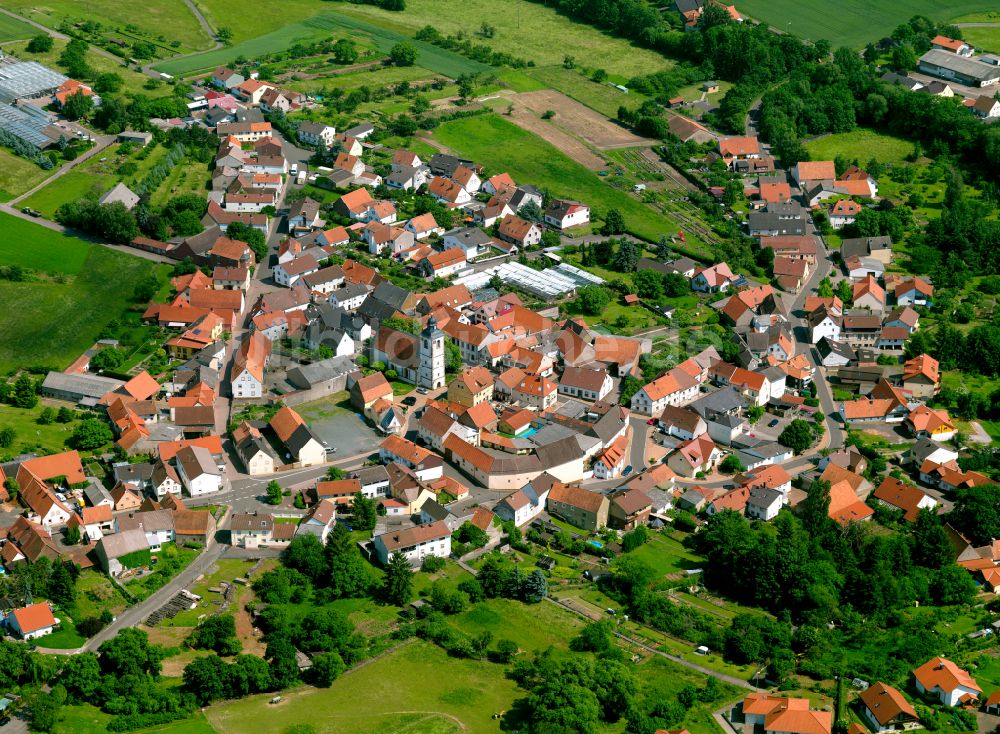Luftaufnahme Steinbach am Donnersberg - Dorfkern am Feldrand in Steinbach am Donnersberg im Bundesland Rheinland-Pfalz, Deutschland