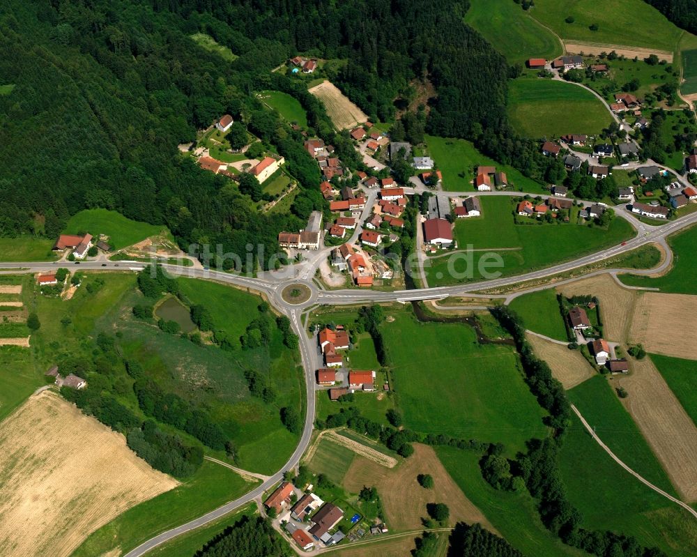 Luftaufnahme Steinburg - Dorfkern am Feldrand in Steinburg im Bundesland Bayern, Deutschland