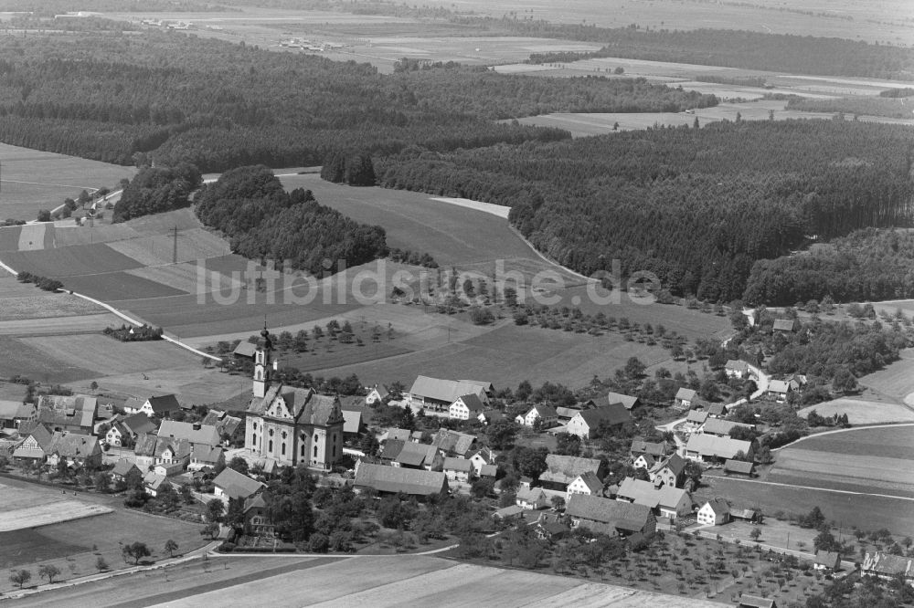 Luftaufnahme Steinhausen - Dorfkern am Feldrand in Steinhausen im Bundesland Baden-Württemberg, Deutschland