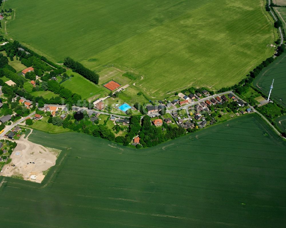 Steinhorst aus der Vogelperspektive: Dorfkern am Feldrand in Steinhorst im Bundesland Schleswig-Holstein, Deutschland