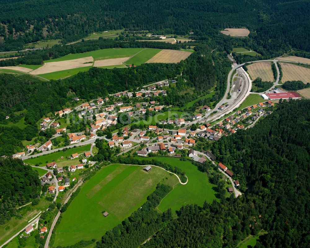 Luftbild Storzingen - Dorfkern am Feldrand in Storzingen im Bundesland Baden-Württemberg, Deutschland