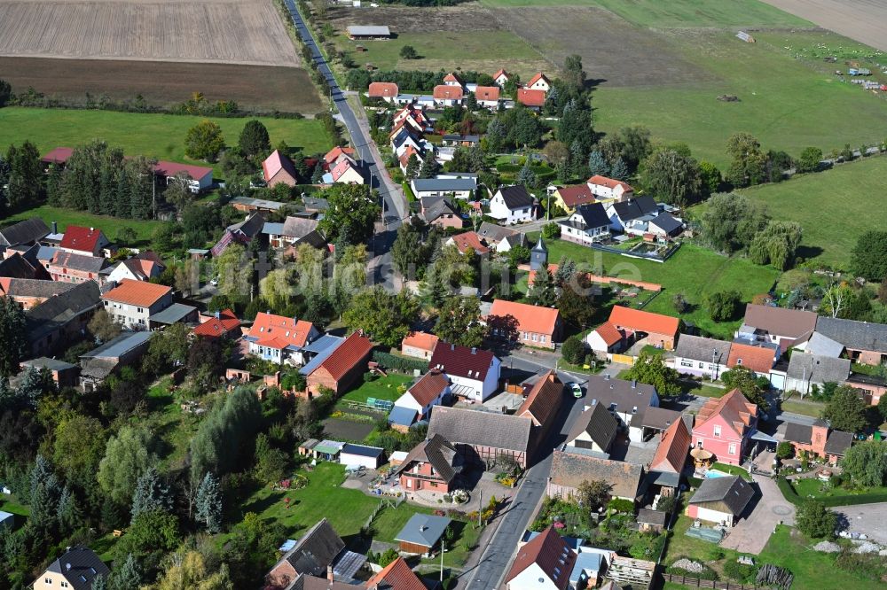 Luftbild Streetz - Dorfkern am Feldrand in Streetz im Bundesland Sachsen-Anhalt, Deutschland