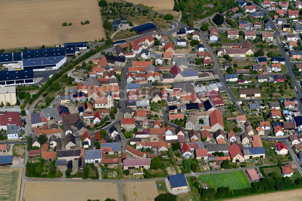 Luftaufnahme Sulzdorf - Dorfkern am Feldrand in Sulzdorf im Bundesland Bayern, Deutschland