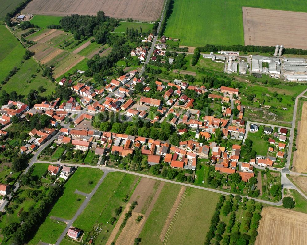 Luftaufnahme Sundhausen - Dorfkern am Feldrand in Sundhausen im Bundesland Thüringen, Deutschland