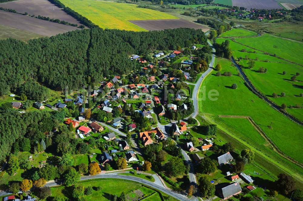 Teldau von oben - Dorfkern am Feldrand in Teldau im Bundesland Mecklenburg-Vorpommern, Deutschland
