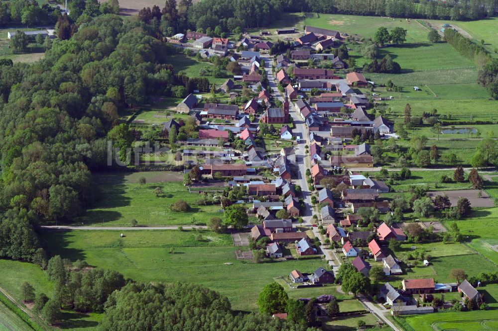 Luftaufnahme Telschow - Dorfkern am Feldrand in Telschow im Bundesland Brandenburg, Deutschland