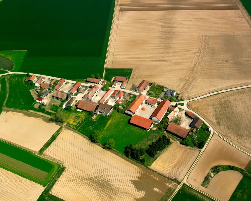 Luftaufnahme Thal - Dorfkern am Feldrand in Thal im Bundesland Bayern, Deutschland