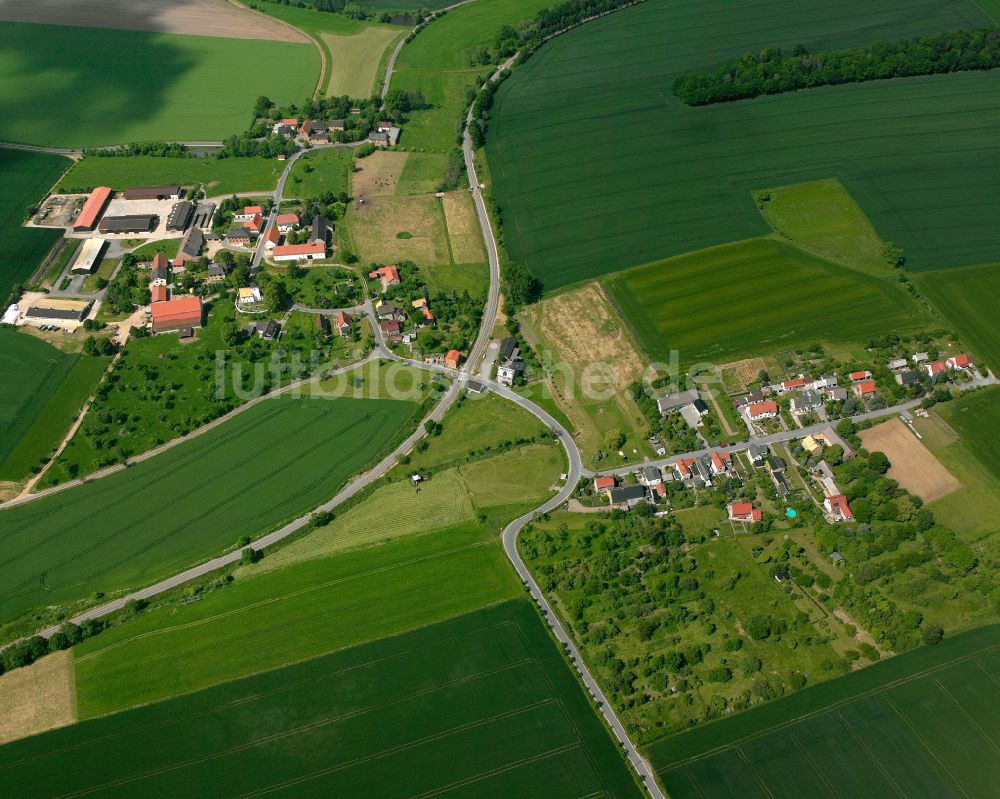 Luftaufnahme Thal - Dorfkern am Feldrand in Thal im Bundesland Thüringen, Deutschland