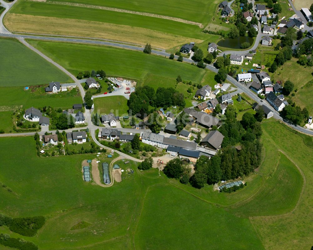 Thierbach aus der Vogelperspektive: Dorfkern am Feldrand in Thierbach im Bundesland Bayern, Deutschland