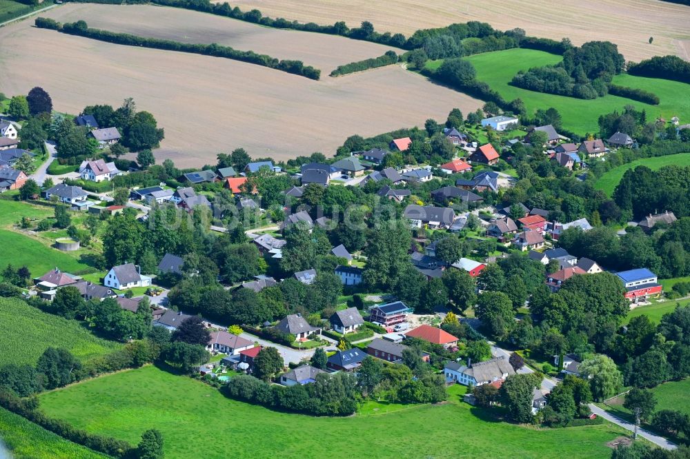 Thumby von oben - Dorfkern am Feldrand in Thumby im Bundesland Schleswig-Holstein, Deutschland