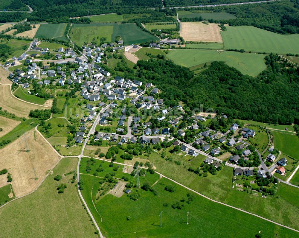Luftaufnahme Udenhausen - Dorfkern am Feldrand in Udenhausen im Bundesland Rheinland-Pfalz, Deutschland