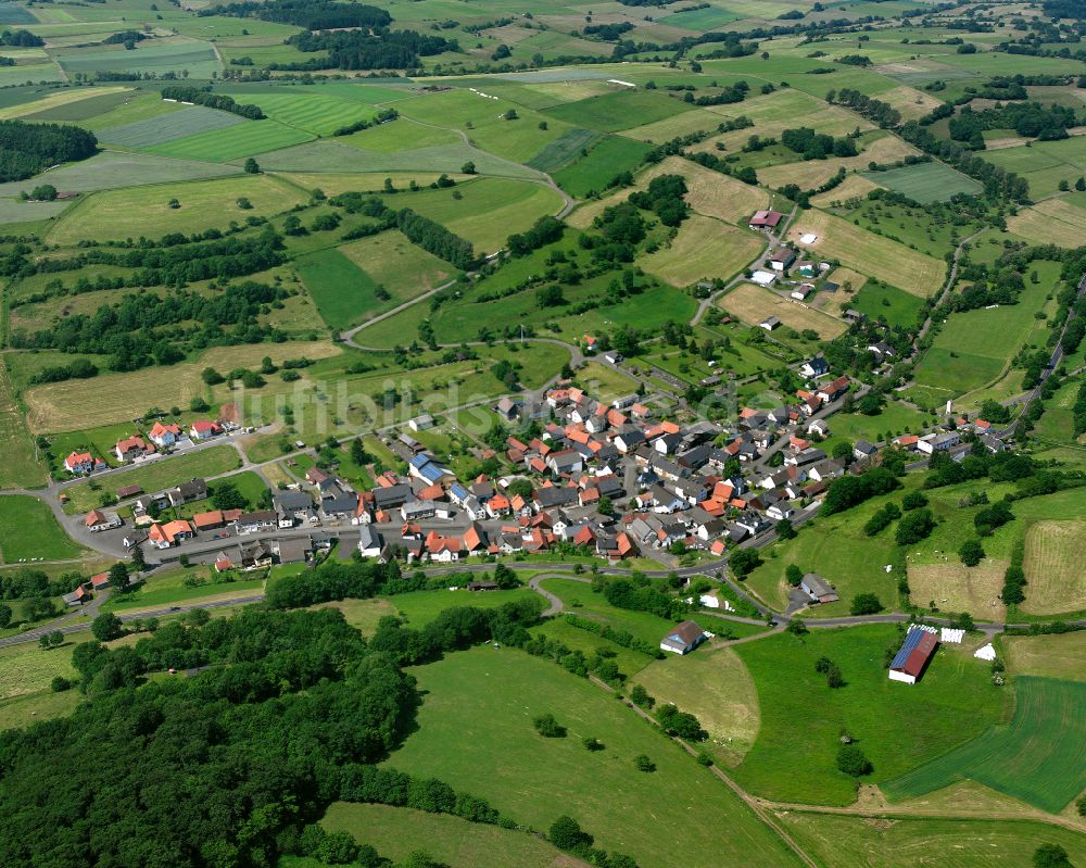 Unter-Seibertenrod aus der Vogelperspektive: Dorfkern am Feldrand in Unter-Seibertenrod im Bundesland Hessen, Deutschland