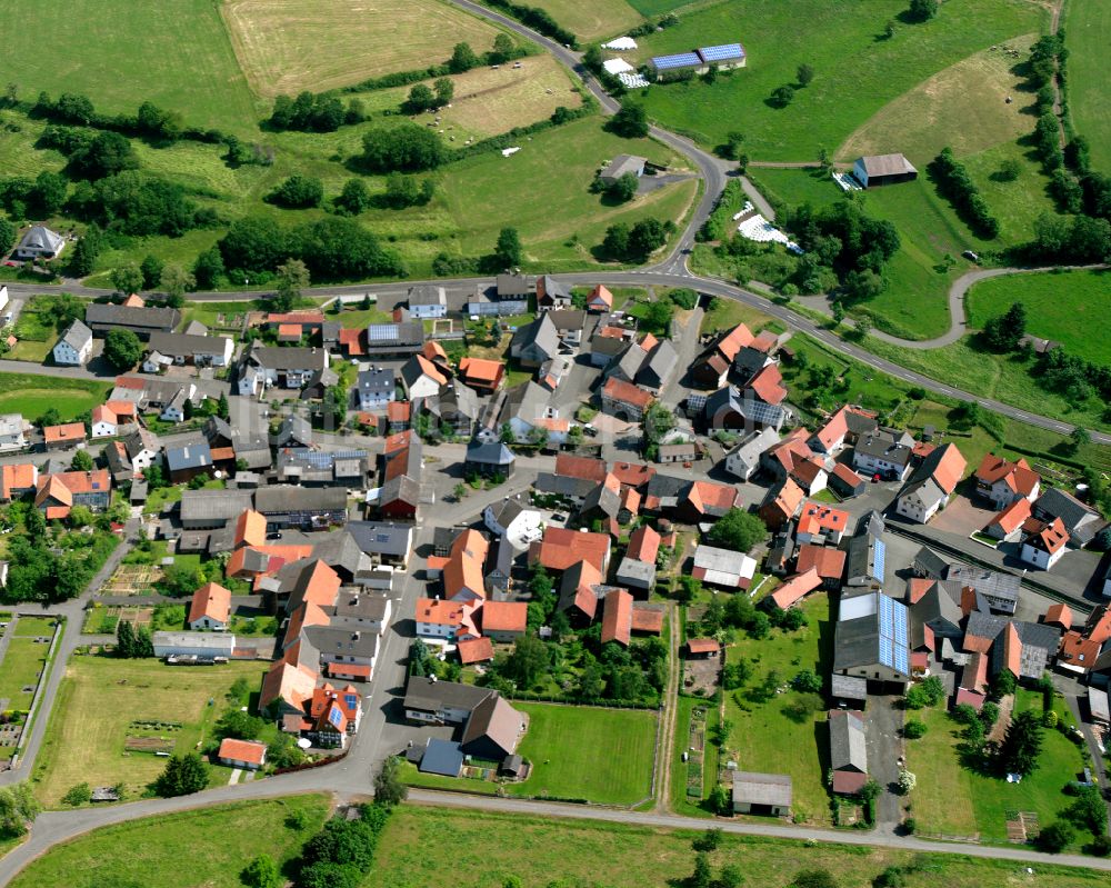 Unter-Seibertenrod aus der Vogelperspektive: Dorfkern am Feldrand in Unter-Seibertenrod im Bundesland Hessen, Deutschland