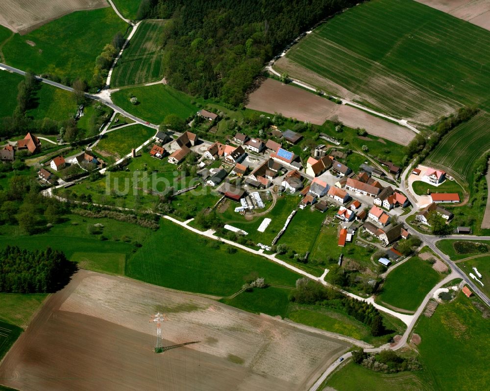 Luftbild Untereichenbach - Dorfkern am Feldrand in Untereichenbach im Bundesland Bayern, Deutschland