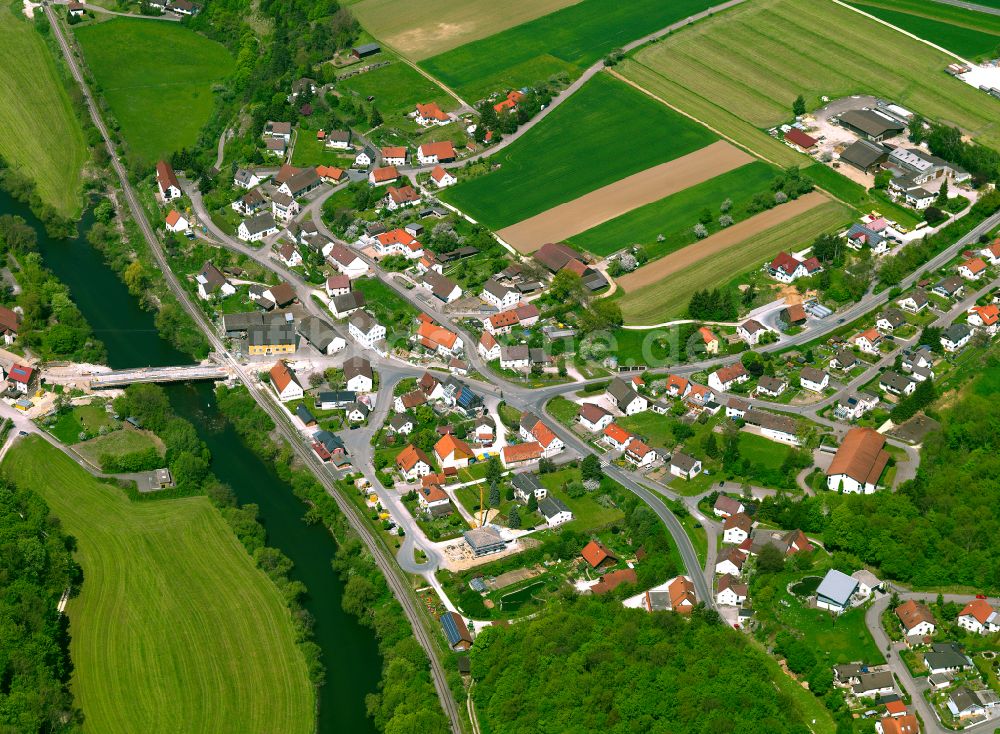 Untermarchtal aus der Vogelperspektive: Dorfkern am Feldrand in Untermarchtal im Bundesland Baden-Württemberg, Deutschland