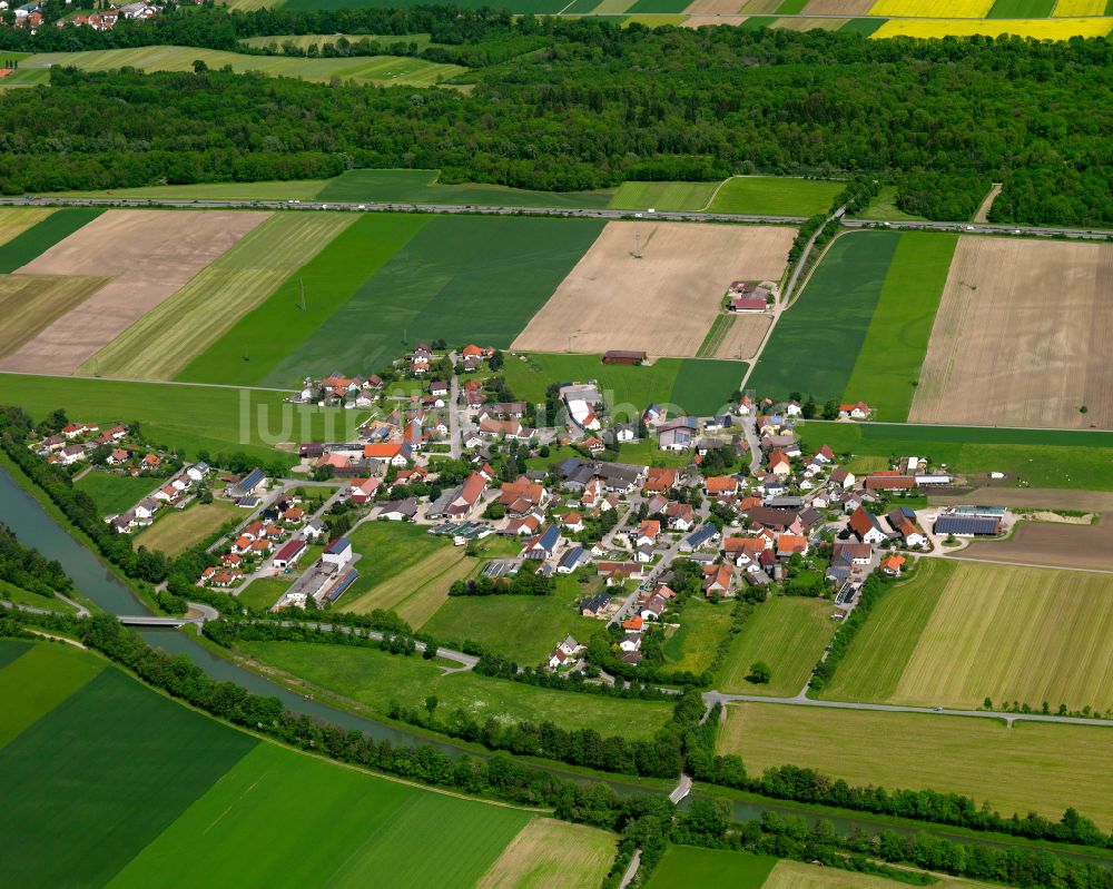 Luftaufnahme Unteropfingen - Dorfkern am Feldrand in Unteropfingen im Bundesland Baden-Württemberg, Deutschland