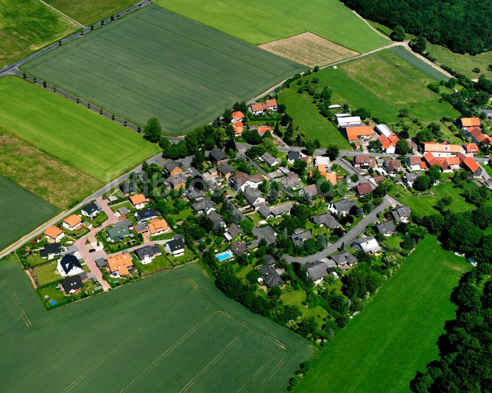 Luftbild Varmissen - Dorfkern am Feldrand in Varmissen im Bundesland Niedersachsen, Deutschland