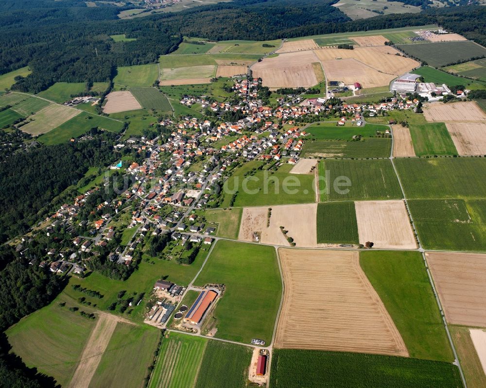 Vielbrunn aus der Vogelperspektive: Dorfkern am Feldrand in Vielbrunn im Bundesland Hessen, Deutschland