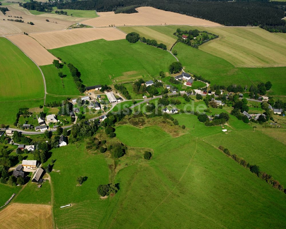 Voigtsdorf von oben - Dorfkern am Feldrand in Voigtsdorf im Bundesland Sachsen, Deutschland