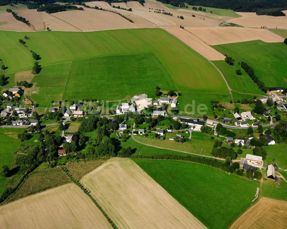 Voigtsdorf aus der Vogelperspektive: Dorfkern am Feldrand in Voigtsdorf im Bundesland Sachsen, Deutschland