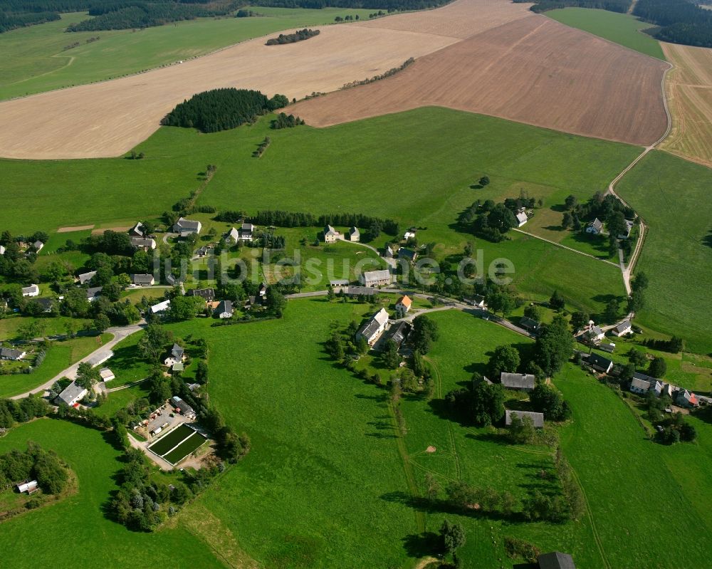 Voigtsdorf von oben - Dorfkern am Feldrand in Voigtsdorf im Bundesland Sachsen, Deutschland