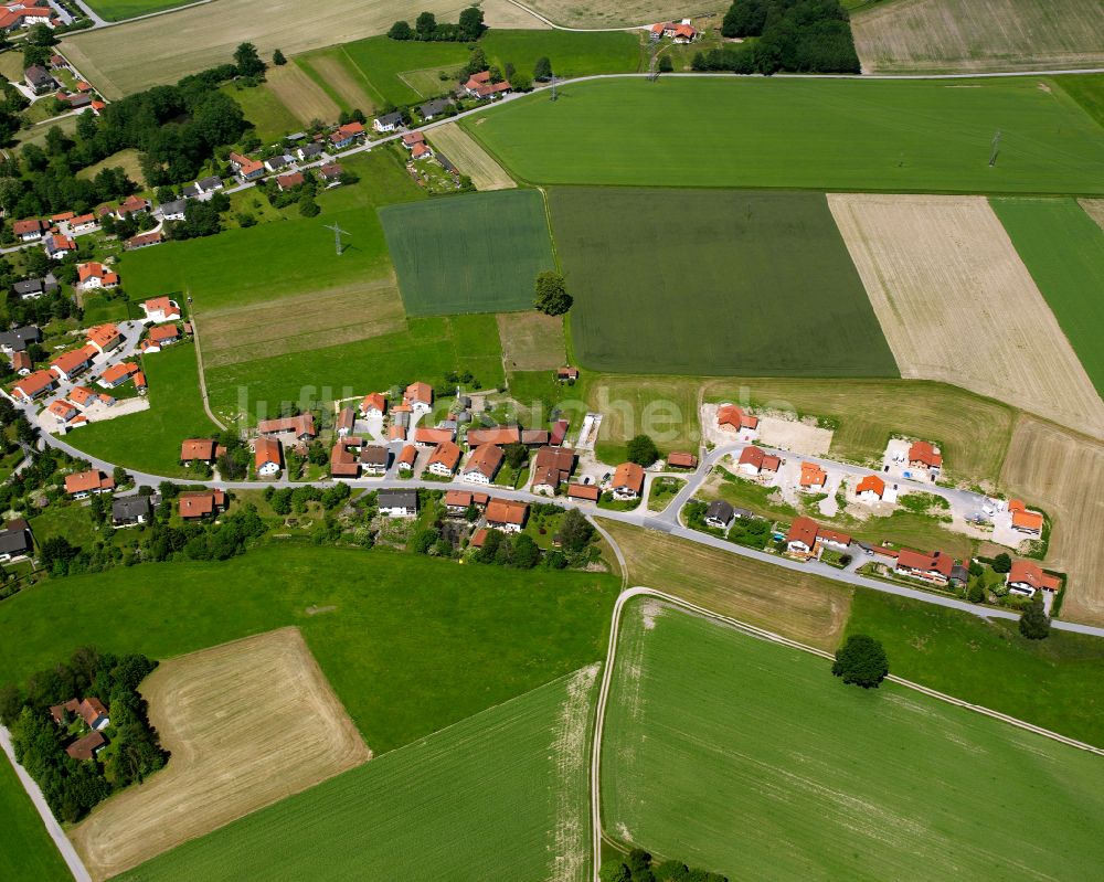 Luftaufnahme Vordorf - Dorfkern am Feldrand in Vordorf im Bundesland Bayern, Deutschland