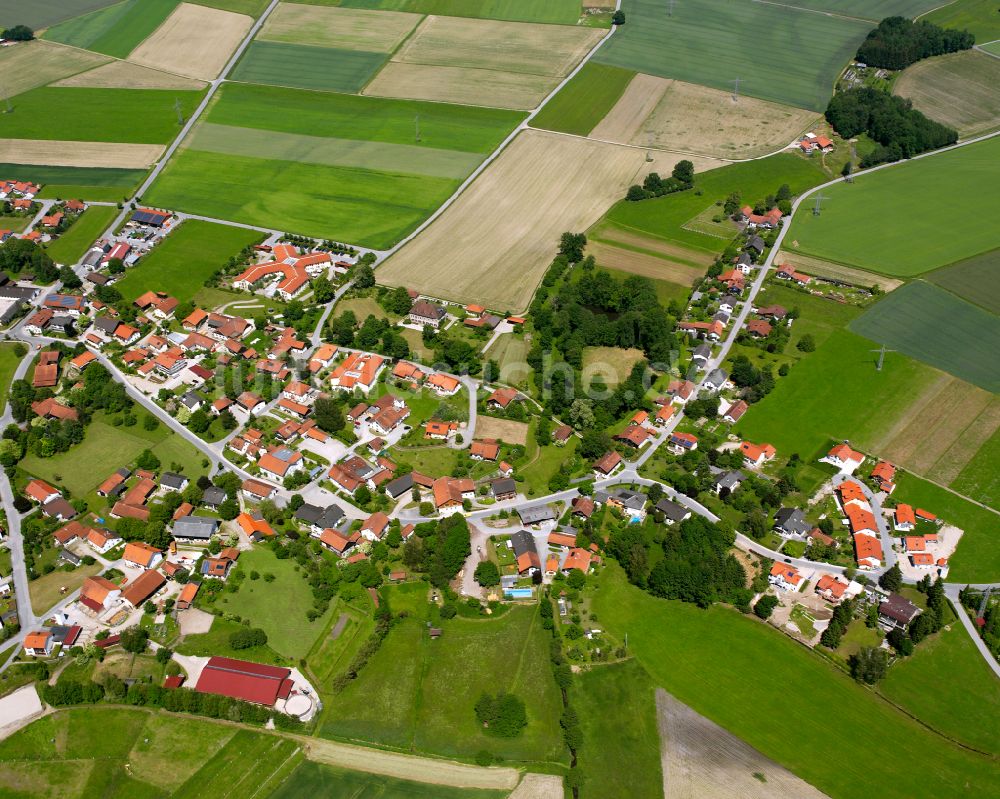 Vordorf von oben - Dorfkern am Feldrand in Vordorf im Bundesland Bayern, Deutschland