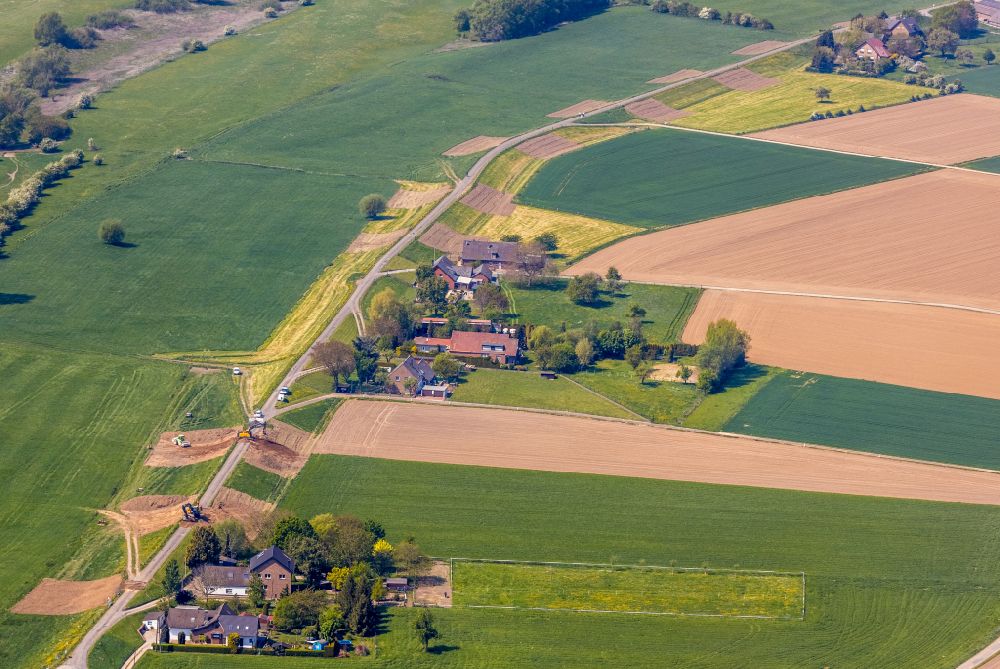 Luftaufnahme Vrasselt - Dorfkern am Feldrand in Vrasselt im Bundesland Nordrhein-Westfalen, Deutschland
