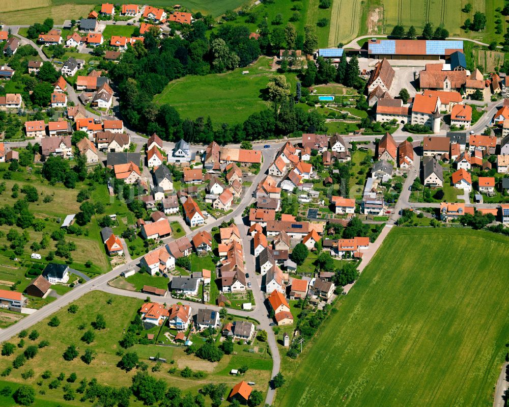 Wachendorf aus der Vogelperspektive: Dorfkern am Feldrand in Wachendorf im Bundesland Baden-Württemberg, Deutschland