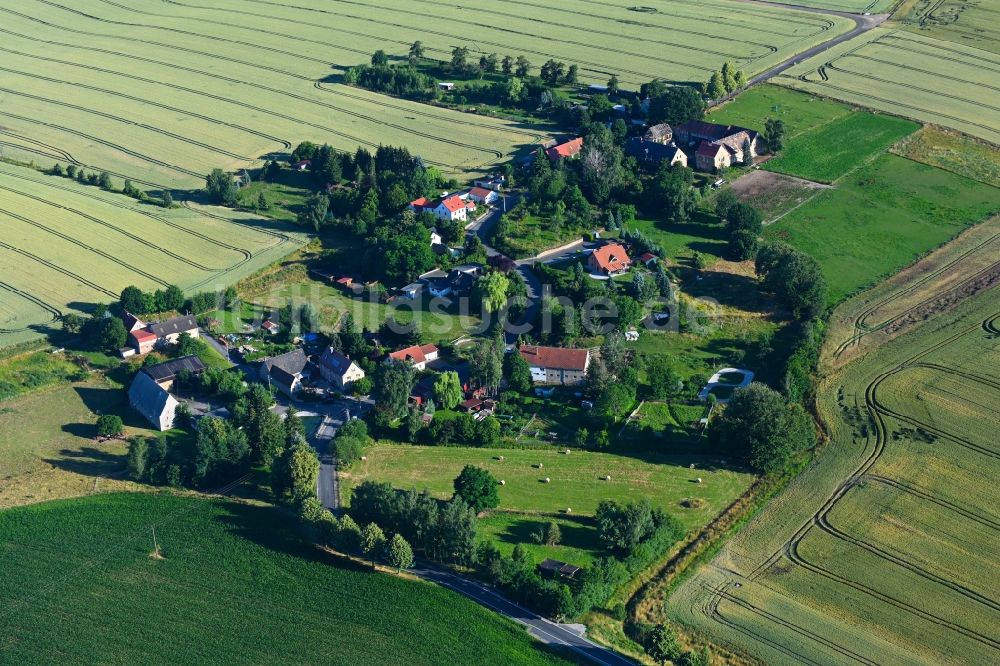 Wadewitz aus der Vogelperspektive: Dorfkern am Feldrand in Wadewitz im Bundesland Sachsen, Deutschland