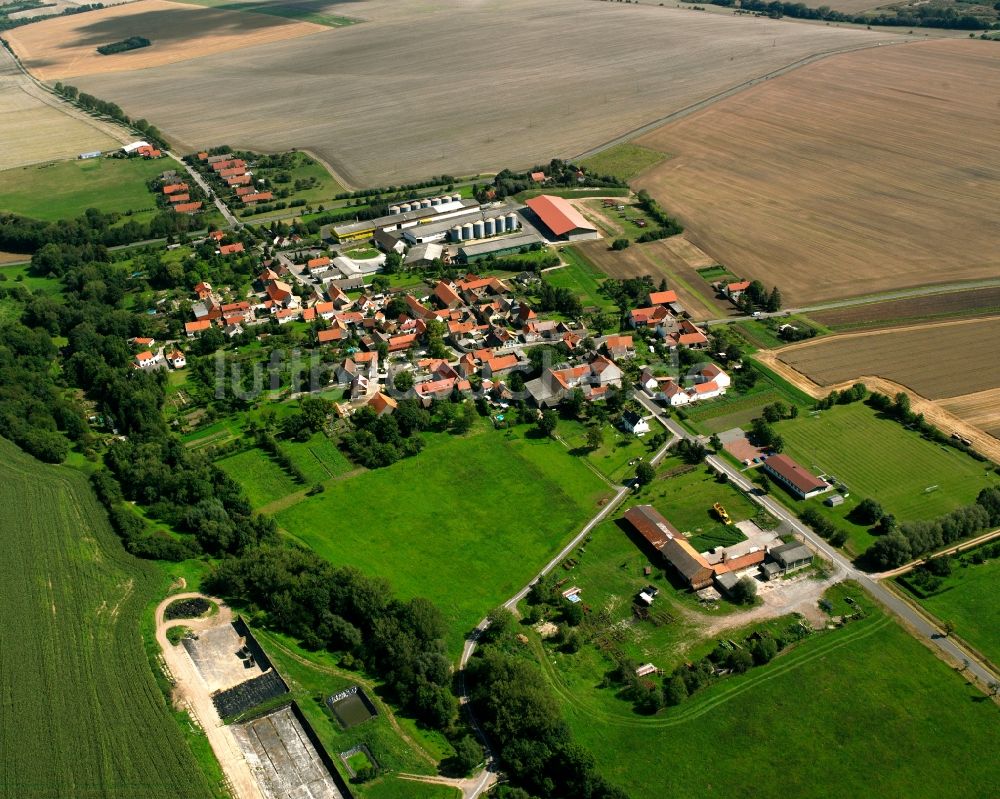 Luftaufnahme Waldstedt - Dorfkern am Feldrand in Waldstedt im Bundesland Thüringen, Deutschland