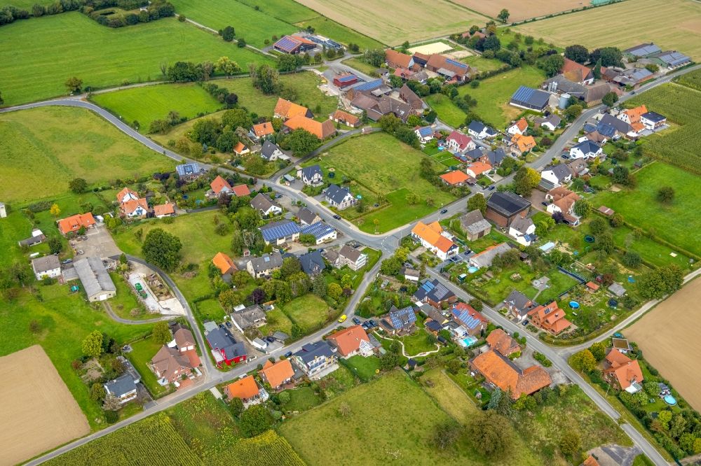 Luftbild Wambeln - Dorfkern am Feldrand in Wambeln im Bundesland Nordrhein-Westfalen, Deutschland