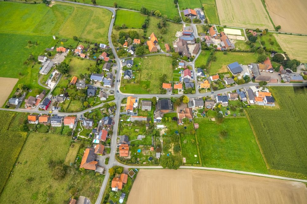 Luftaufnahme Wambeln - Dorfkern am Feldrand in Wambeln im Bundesland Nordrhein-Westfalen, Deutschland