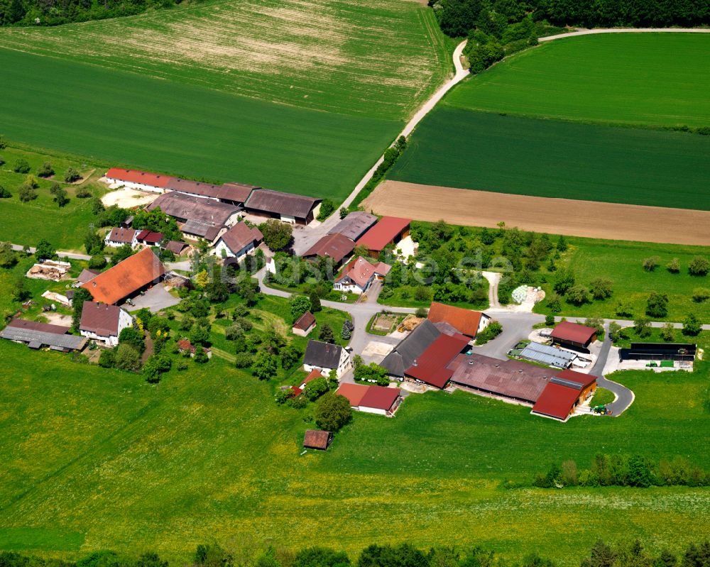 Warmtal aus der Vogelperspektive: Dorfkern am Feldrand in Warmtal im Bundesland Baden-Württemberg, Deutschland
