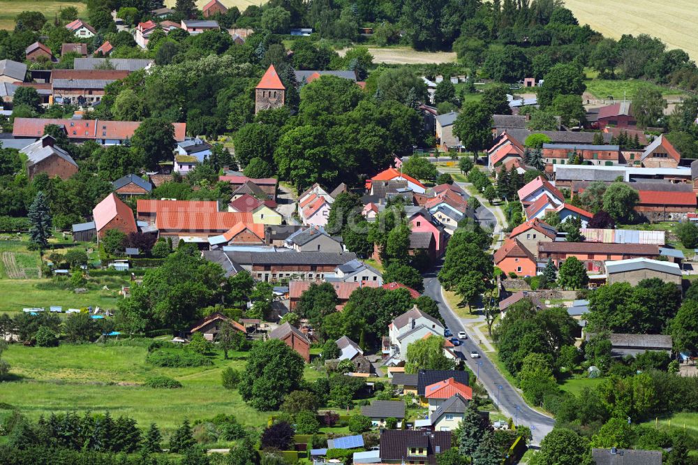 Luftbild Weesow - Dorfkern am Feldrand in Weesow im Bundesland Brandenburg, Deutschland