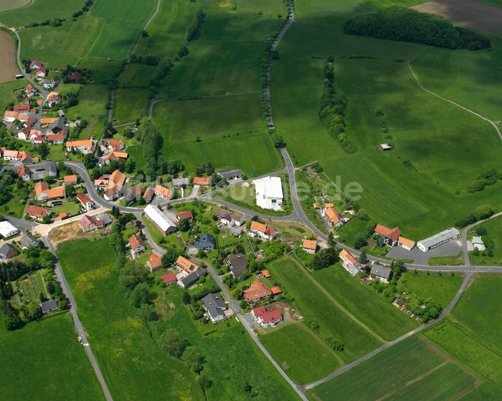 Weidenau aus der Vogelperspektive: Dorfkern am Feldrand in Weidenau im Bundesland Hessen, Deutschland
