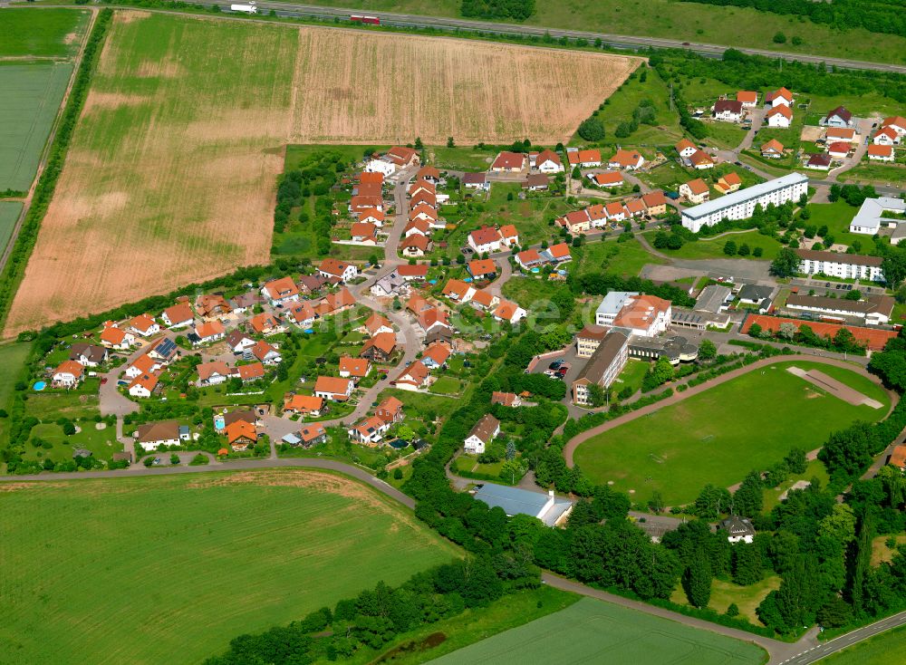 Luftbild Weierhof - Dorfkern am Feldrand in Weierhof im Bundesland Rheinland-Pfalz, Deutschland