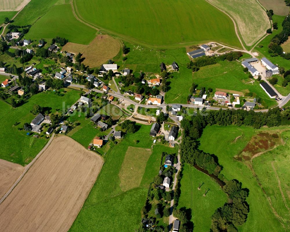 Weigmannsdorf aus der Vogelperspektive: Dorfkern am Feldrand in Weigmannsdorf im Bundesland Sachsen, Deutschland