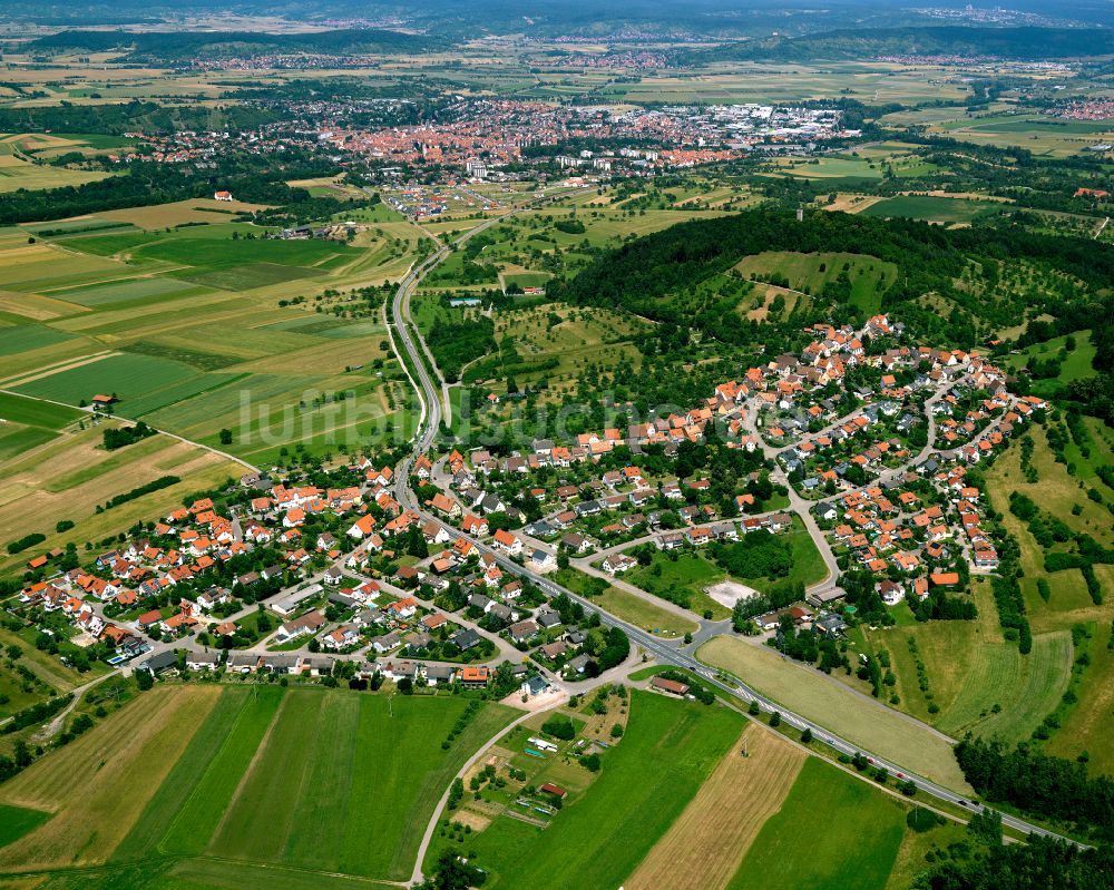 Weiler von oben - Dorfkern am Feldrand in Weiler im Bundesland Baden-Württemberg, Deutschland