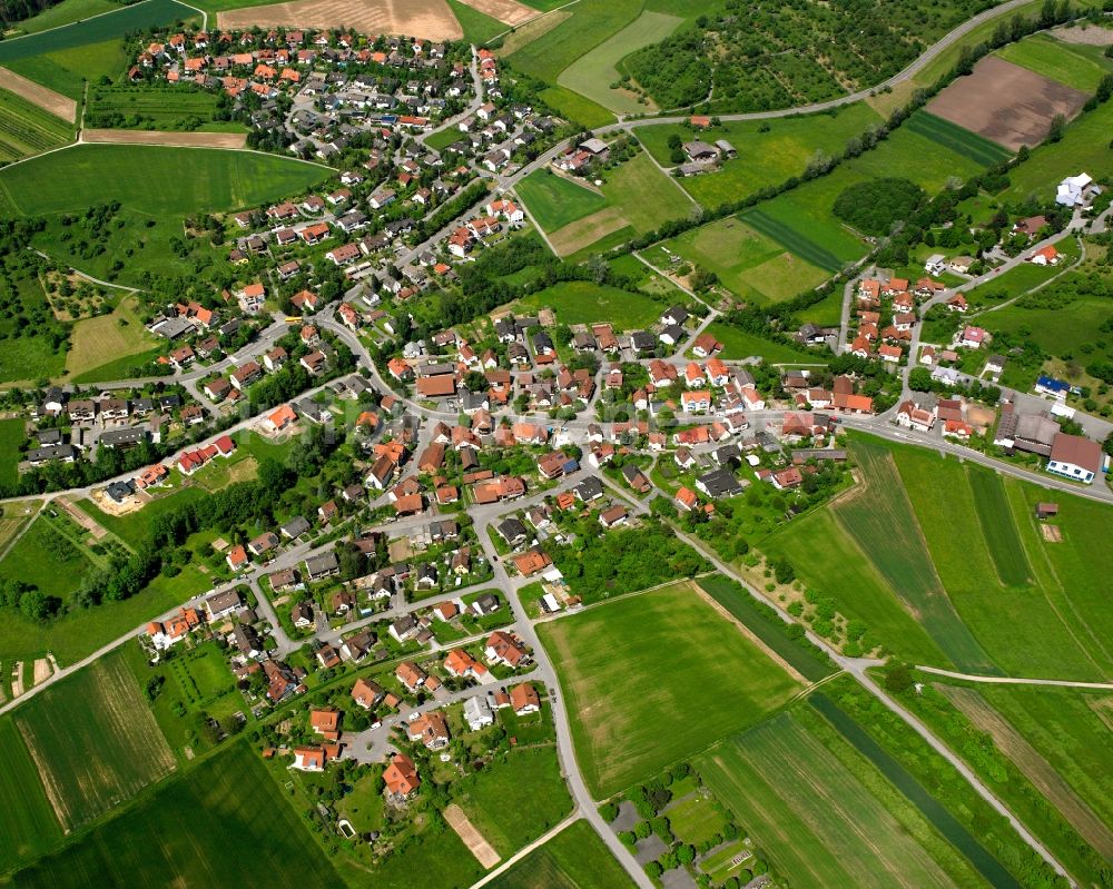 Luftaufnahme Weissach im Tal - Dorfkern am Feldrand in Weissach im Tal im Bundesland Baden-Württemberg, Deutschland