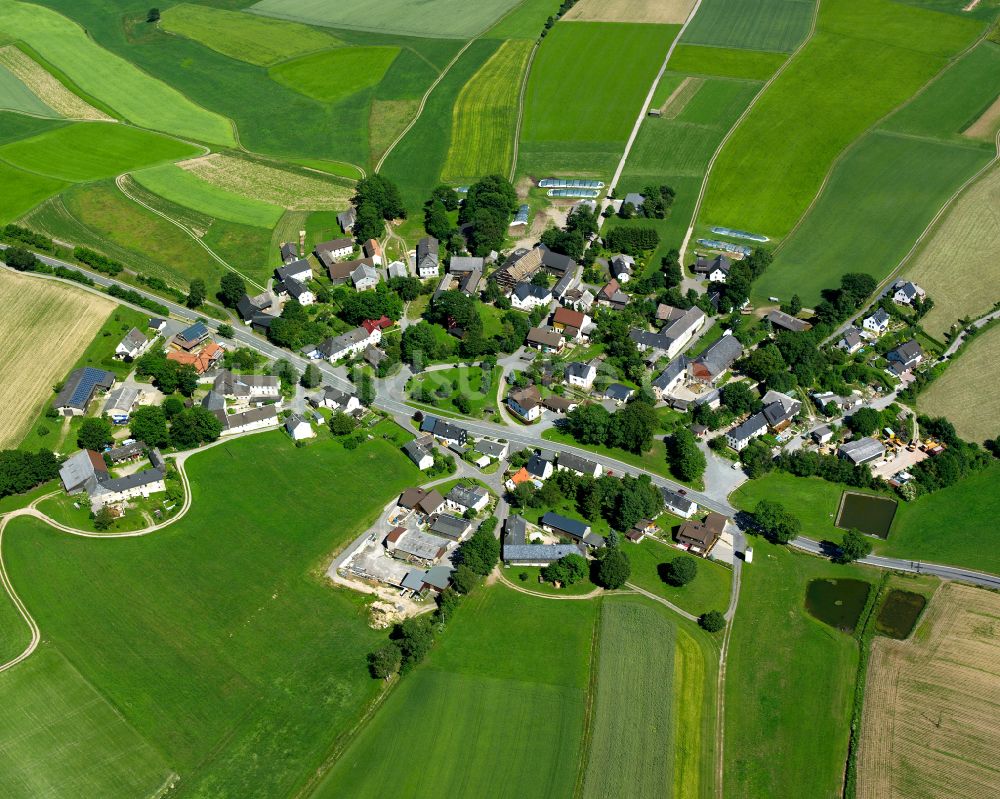 Luftbild Weißlenreuth - Dorfkern am Feldrand in Weißlenreuth im Bundesland Bayern, Deutschland