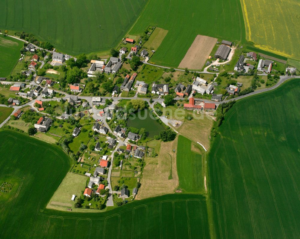 Wellsdorf von oben - Dorfkern am Feldrand in Wellsdorf im Bundesland Thüringen, Deutschland
