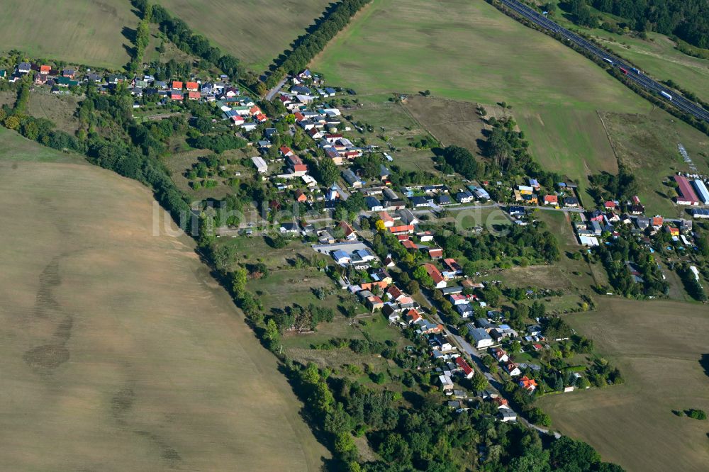Werbellin von oben - Dorfkern am Feldrand in Werbellin im Bundesland Brandenburg, Deutschland