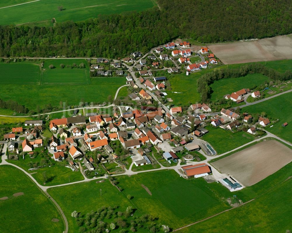 Wernsbach b.Ansbach von oben - Dorfkern am Feldrand in Wernsbach b.Ansbach im Bundesland Bayern, Deutschland