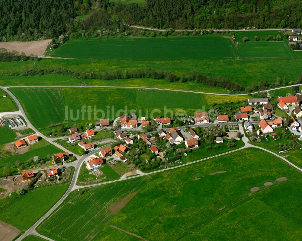 Wernsbach b.Ansbach aus der Vogelperspektive: Dorfkern am Feldrand in Wernsbach b.Ansbach im Bundesland Bayern, Deutschland