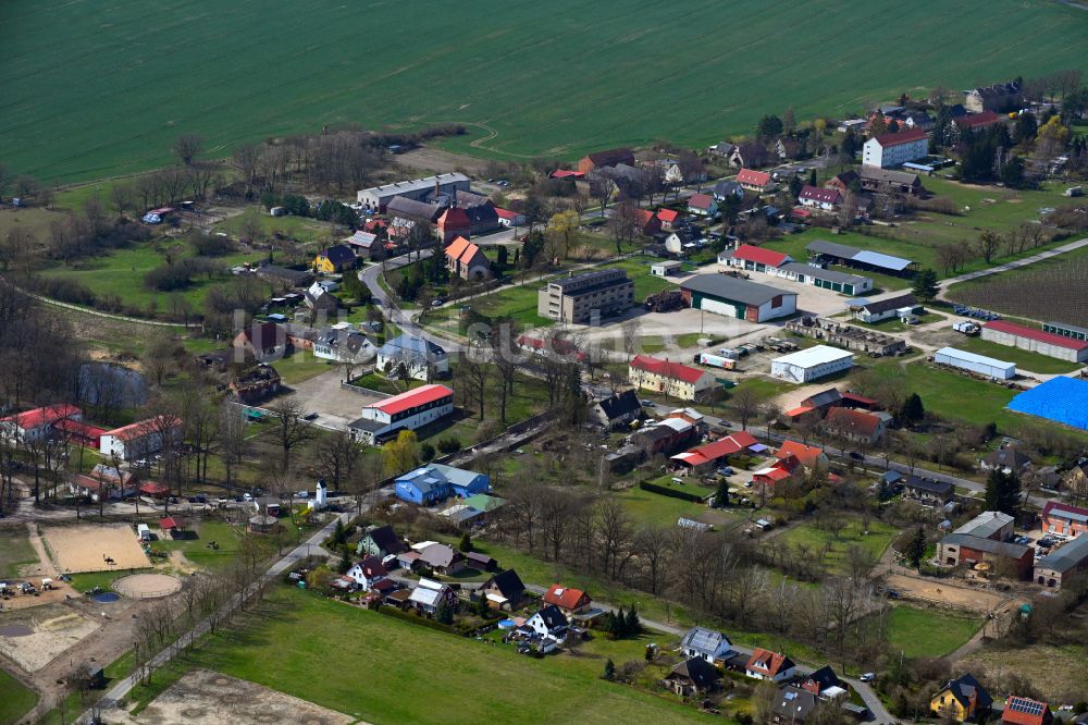 Luftaufnahme Wesendahl - Dorfkern am Feldrand in Wesendahl im Bundesland Brandenburg, Deutschland