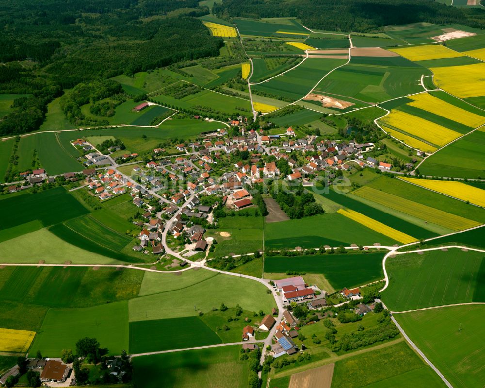 Luftaufnahme Wilflingen - Dorfkern am Feldrand in Wilflingen im Bundesland Baden-Württemberg, Deutschland