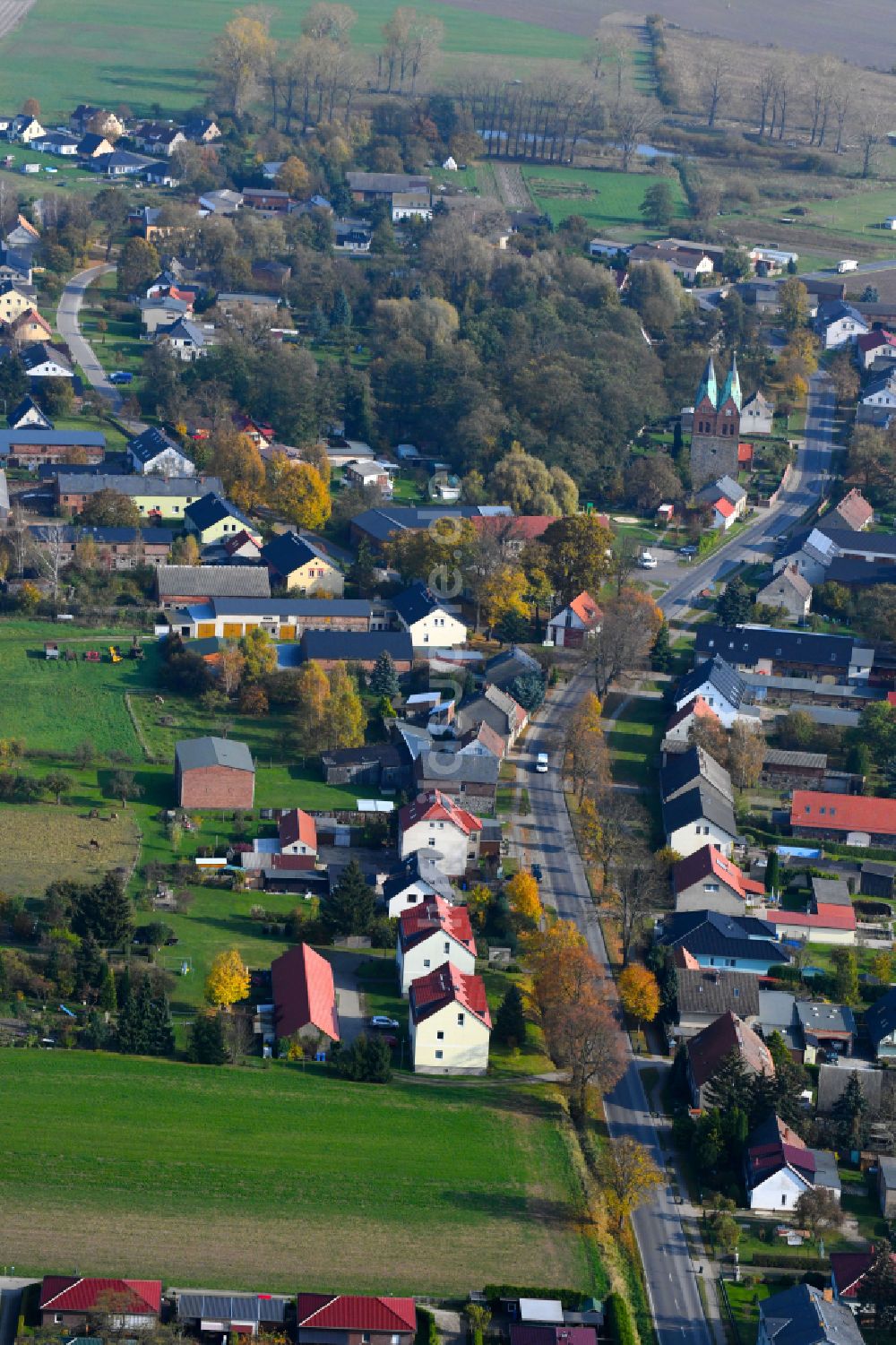 Luftbild Willmersdorf - Dorfkern am Feldrand in Willmersdorf im Bundesland Brandenburg, Deutschland