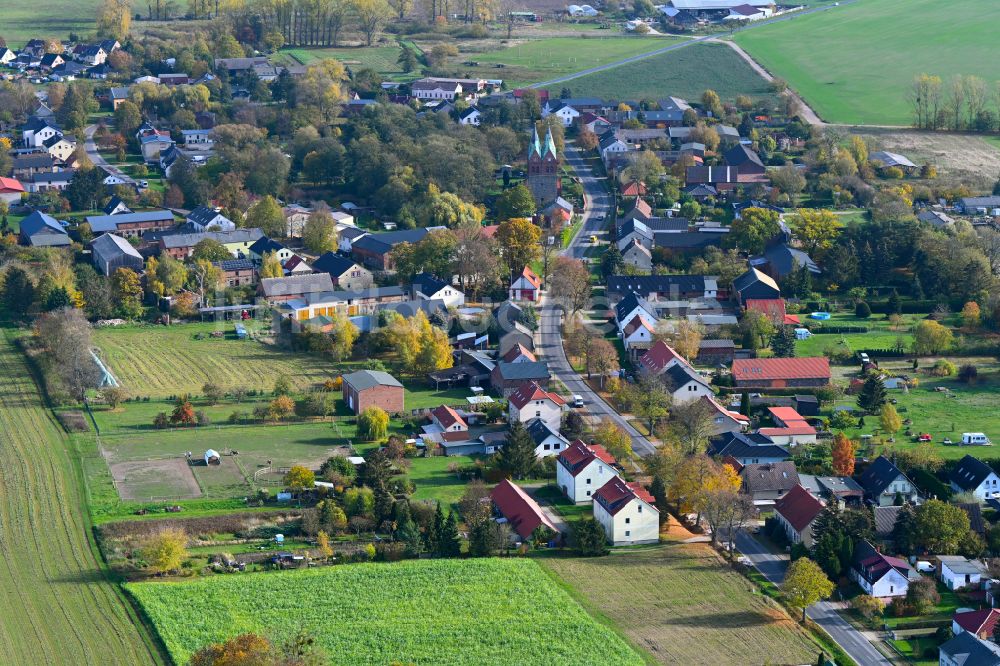 Willmersdorf von oben - Dorfkern am Feldrand in Willmersdorf im Bundesland Brandenburg, Deutschland